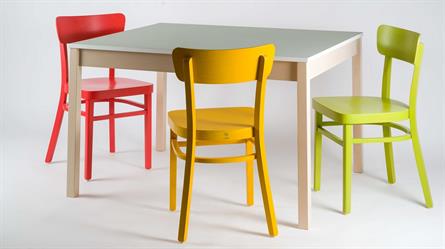 Psací a pracovní stůl do školy Karpov special s nábytkovým linoleem, bílá ABS hrana, bukové židle Nico, barva moření pastel, Sádlík český výrobce nábytku