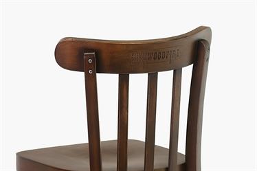 Židle do hospody klasického tvaru, 1193 Marconi, velikost M41, barva moření speciál - Antigue 18/A černý. I Vaši dřevěnou židličku může zdobit vlastní gravírované logo, pište, volejte. Sádlík židle zakázková výroba v ČR