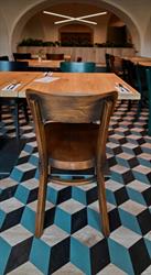 ohýbaná dřevěná židle Nico, Restaurace Splav Choceň, barva moření dřeva speciál, dle vzorníku RAL6004, RAL7021, Antique 18A, český výrobce ohýbaného nábytku Sádlík